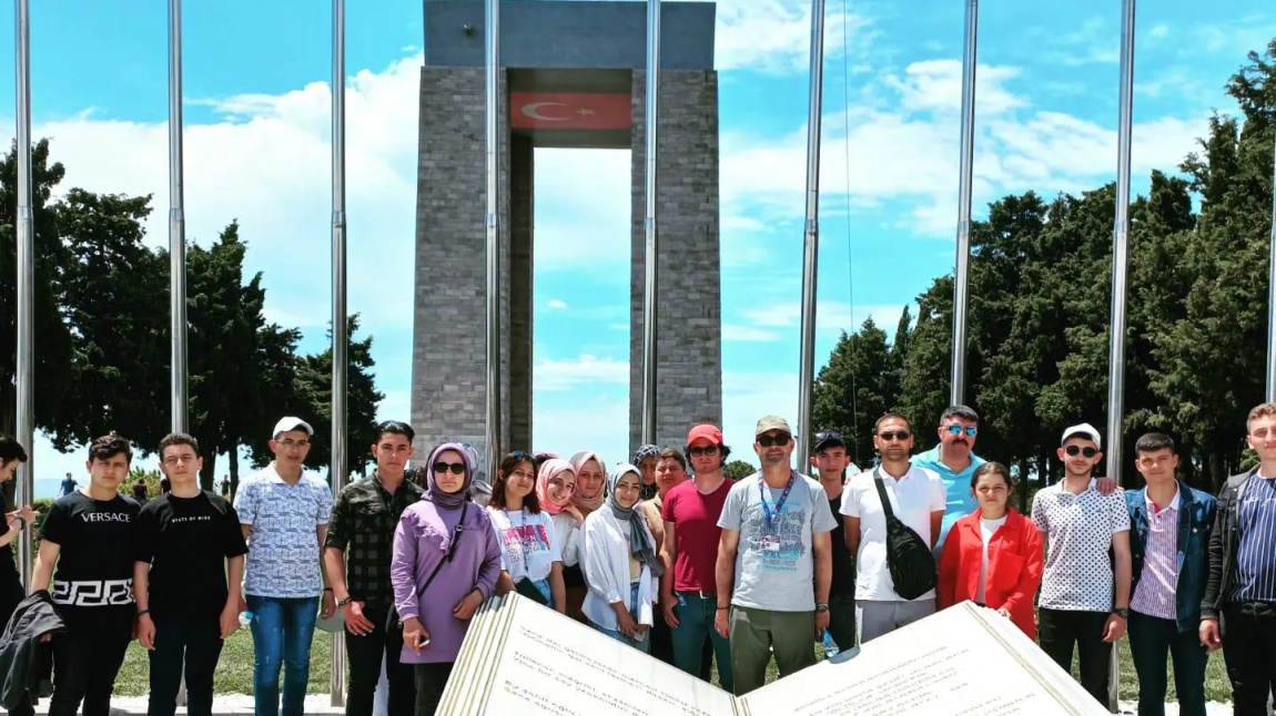 Okulumuz öğrenci ve öğretmenleri ile İstanbul-Çanakkale gezisi düzenledik